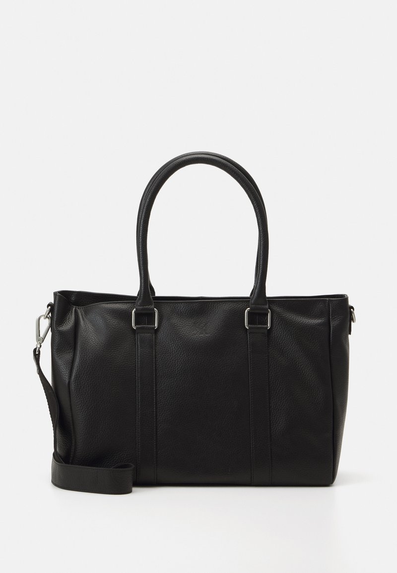 Bolsa tote em couro preto com alças arredondadas, hardware em prata, superfície texturizada e uma alça de ombro ajustável. Apresenta um design espaçoso.