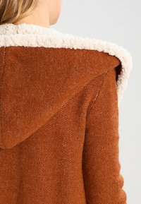 TWINTIP Kofta - brown