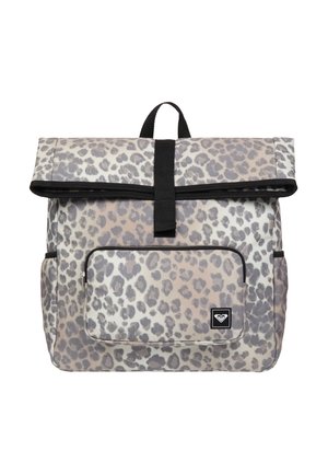 Rugzak met rolltop en voorvak met rits, met grijze en beige luipaardprint en zwarte band met handlus.