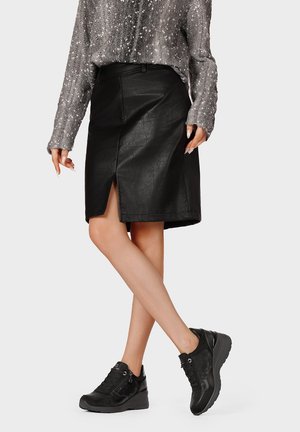 Queen Helena, X35-38 - Sneakers basse - nero