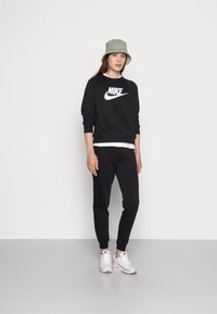 Nike Sportswear W NSW ESSNTL CREW FLC HBR - Sweatshirt - black/white