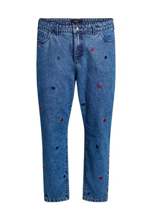 Jeans in denim blu con taglio dritto, caratterizzati da piccole ricami a forma di cuore rossi e blu navy. Inclusi un cinturino con bottoni e tasche anteriori.