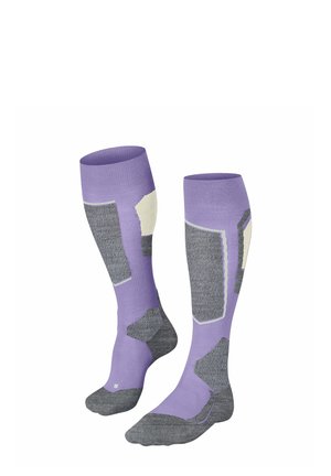 Calzini al ginocchio viola e grigi con patch testurizzati, caratterizzati da un design geometrico e pannelli a contrasto in diverse tonalità e materiali.
