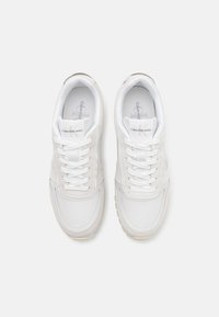 Calvin Klein Jeans TOOTHY RUNNER IRREGULAR LINES  - Tenisice - bright white/creamy white