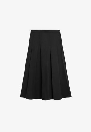 Černá plisovaná midi sukně do áčka s vysokým pasem a jemnými vertikálními švy, zobrazena na bílém pozadí.