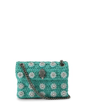 Türkis gewebte Handtasche mit silbernen Blumenverzierungen, einem dekorativen Verschluss in Form einer Hand und einem dicken silbernen Kettenriemen.