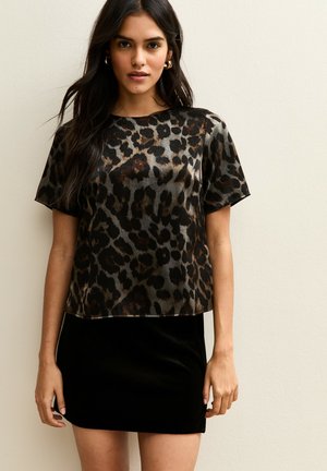 - T-shirt z nadrukiem