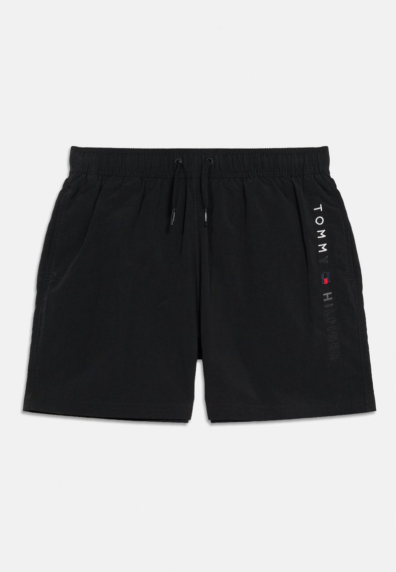 Μαύρα μαγιό με ελαστική μέση, κορδόνι δεσίματος, πλαϊνές τσέπες και κάθετο λογότυπο "Tommy Hilfiger" στο δεξί πόδι.