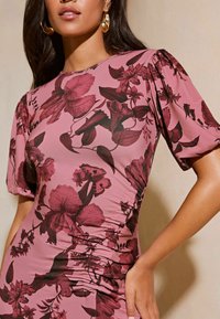 Lipsy PUFF SLEEVE RUCHED PRINTED - Trikoomekko - pink