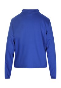 Camicia blu a maniche lunghe con colletto, realizzata in tessuto morbido. Presenta un design semplice, colore uniforme e senza motivi o accenti visibili.