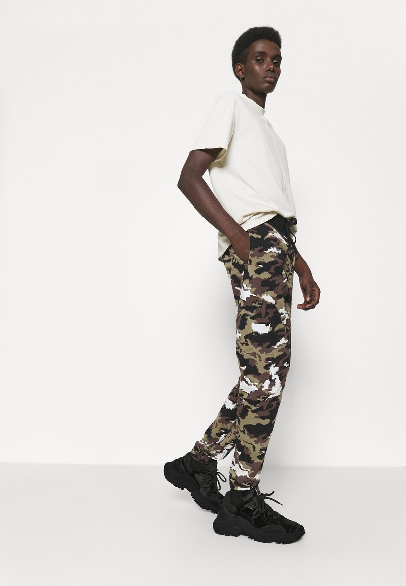 Herren Bekleidung | rag & bone CITY CAMO PROSPECT JOGGER Jogginghose olive/oliv - SC81690 Herren Bekleidung | rag & bone CITY CAMO PROSPECT JOGGER Jogginghose olive/oliv - SC81690