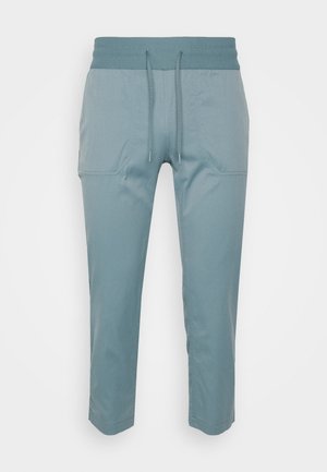 Lichtblauwe cropped broeken van een gladde stof, met een elastische tailleband en trekkoord, zijschoenen en een minimalistisch ontwerp.