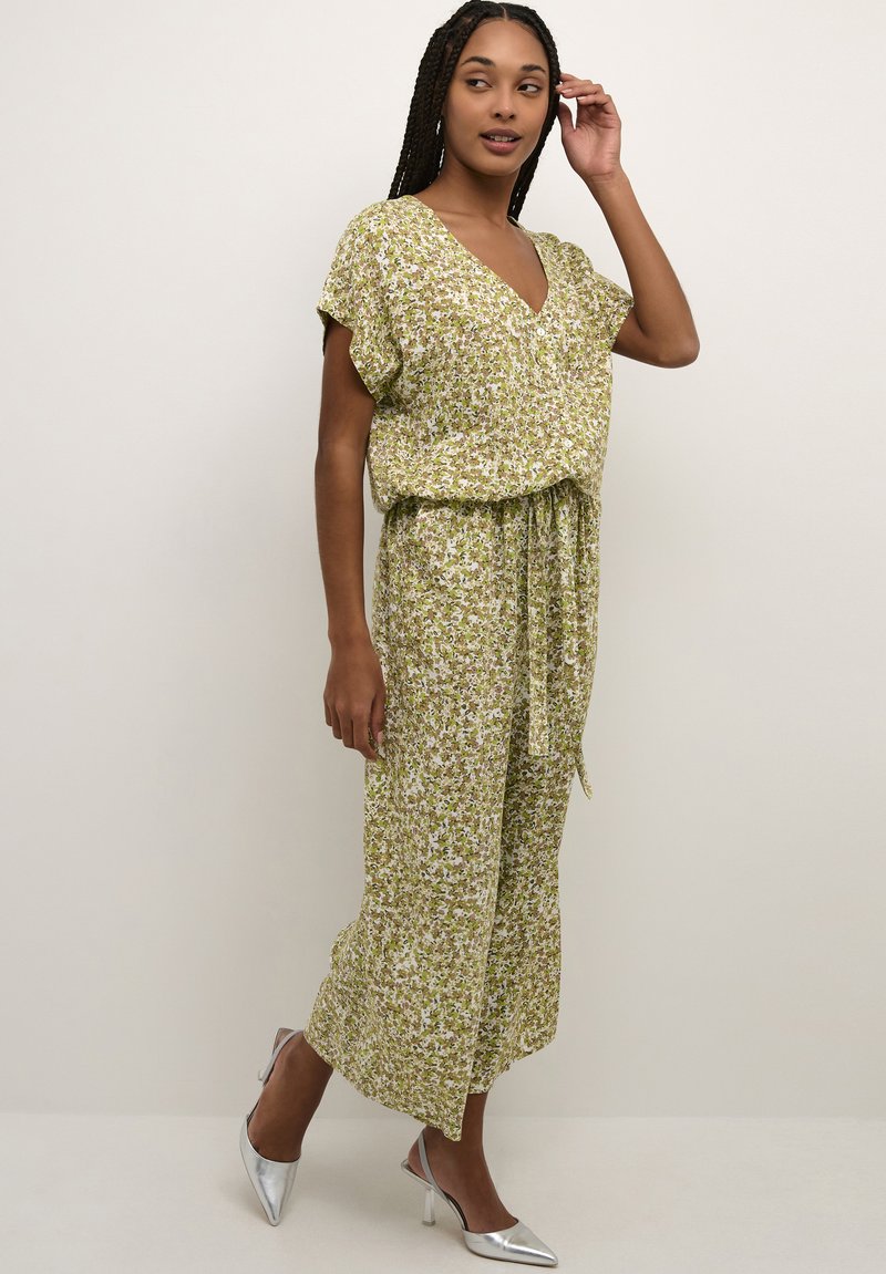 Kaffe KAIDA Jumpsuit green medium flower print/grün Zalando.ch