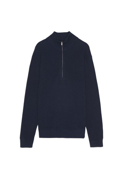 Donkerblauwe gebreide pullover met hoge kraag en zilveren rits. Heeft een geribbelde textuur en lange mouwen. Eenvoudig, casual ontwerp.