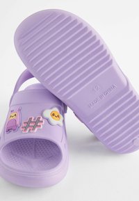 Next BADGE  - REGULAR FIT - Sandaler - purple character