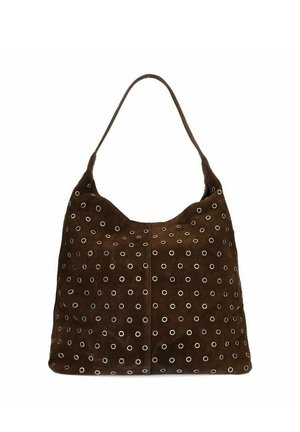 Sac d'épaule en daim marron foncé orné d'œillets métalliques répartis uniformément sur sa surface.