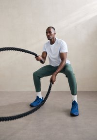 Nike Performance AIR MAX ALPHA TRAINER 5 - Trening copati - court blue/black/green strike