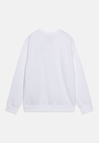 Vit sweatshirt med långa ärmar, rund hals, och ribbad mudd och nederkant. Slät textur, minimalistisk design, inga synliga logotyper eller mönster.