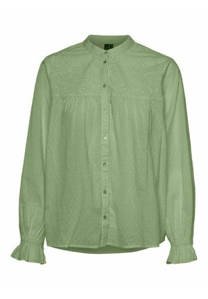 Blouse vert clair à manches longues avec boutons sur le devant, col rond, détails en œillets floraux sur la partie supérieure de la poitrine et poignets à volants.