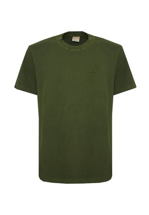 T-shirt verde oliva a maniche corte con scollo a girocollo e sottile logo ricamato a triangolo e X sul petto sinistro.
