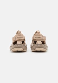 HOKA HOPARA 2 - Fjellsko - shifting sand/dune