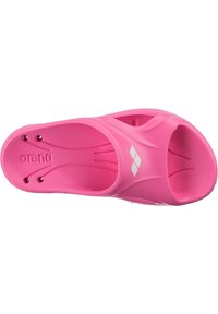 Infradito rosa con un plantare testurizzato, design open-toe e un'accenno con logo bianco. Realizzato in materiale leggero e resistente.