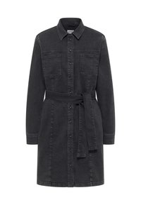 Czarna denimowa sukienka koszulowa z długimi rękawami, z przodu zapinana na guziki, z dwiema kieszeniami na piersi i pasującym paskiem. Gładka tekstura i uporządkowany kształt.