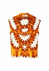 Krótki rękaw top z nadrukiem tie-dye w pomarańczowym i białym kolorze, z wysokim dekoltem i gładką fakturą. Subtelny detal w postaci marszczenia z przodu.