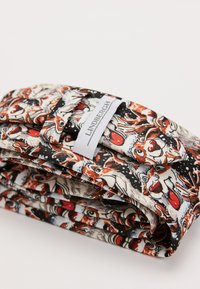 Tkanina w wielu kolorach z zabawnym nadrukiem zwierząt, przedstawiająca twarze kotów i psów; miękka tekstura. Metka brzmiała 'Lindbergh.' Możliwość układania w stos.