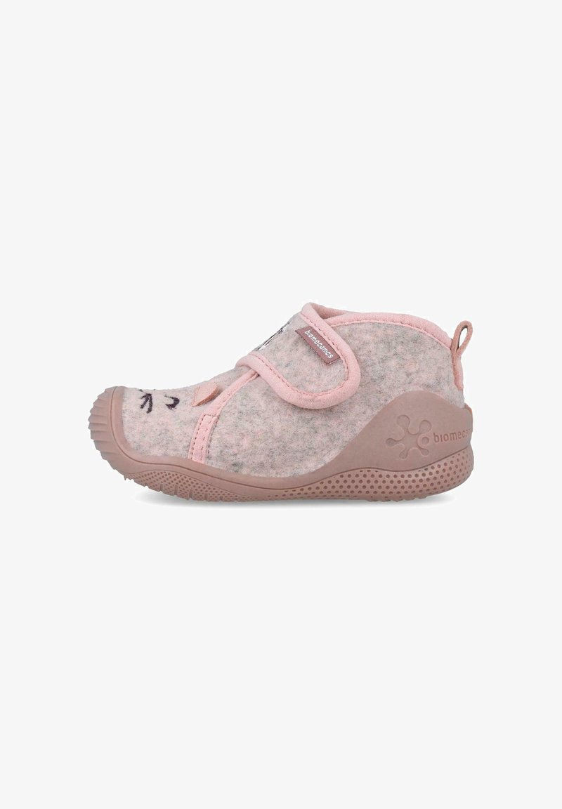 Zapato de felpa rosa para toddler con suela de goma texturada, cinturón de Velcro y un lindo diseño de animal en la parte delantera. Material superior suave.
