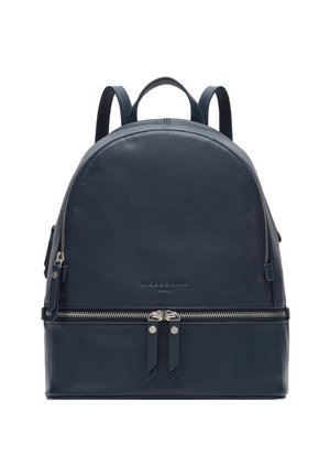 Marineblauer Leder-Rucksack mit abgerundetem Oberteil, silbernen Reißverschlüssen, zwei Reißverschluss-Schlitten an der Fronttasche und zwei Schultergurten.