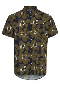 Camisa de botón de manga corta en verde oscuro y azul marino, con un patrón floral con acentos blancos y un dobladillo redondeado.