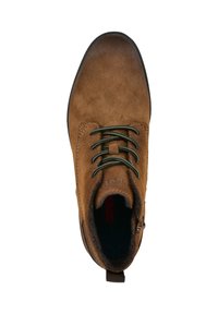 Braune Wildlederschuhe mit runder Spitze, kontrastierender dunkler Sohle, olivgrünen Schnürsenkeln und einem seitlichen Reißverschluss für einfachen Zugang. Weiches Innenfutter.