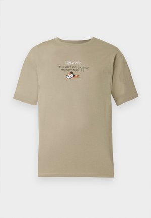 Khaki bomulls T-skjorte med korte ermer, med et trykt design av Mickey Mouse og teksten "Siden 1928, Skiingens Kunst."