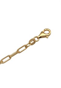 Guld metal kæde med forlængede led og en krokodillelås. Overfladen har en glat finish med en poleret tekstur.
