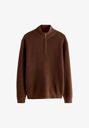 Barna kötött pulóver fél cipzáras gallérral és bordázott mandzsettával és szegéllyel, fehér háttéren bemutatva.