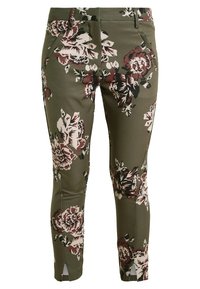 Pantalon slim vert olive avec grand imprimé floral beige et bordeaux, poches avant, passants de ceinture et fentes aux chevilles.