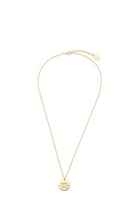 Goudplated ketting met een fijne schakel, met een ronde hanger waarop tekst is gegraveerd. Verstelbare lengte met een sluiting en een verlengkettinkje.