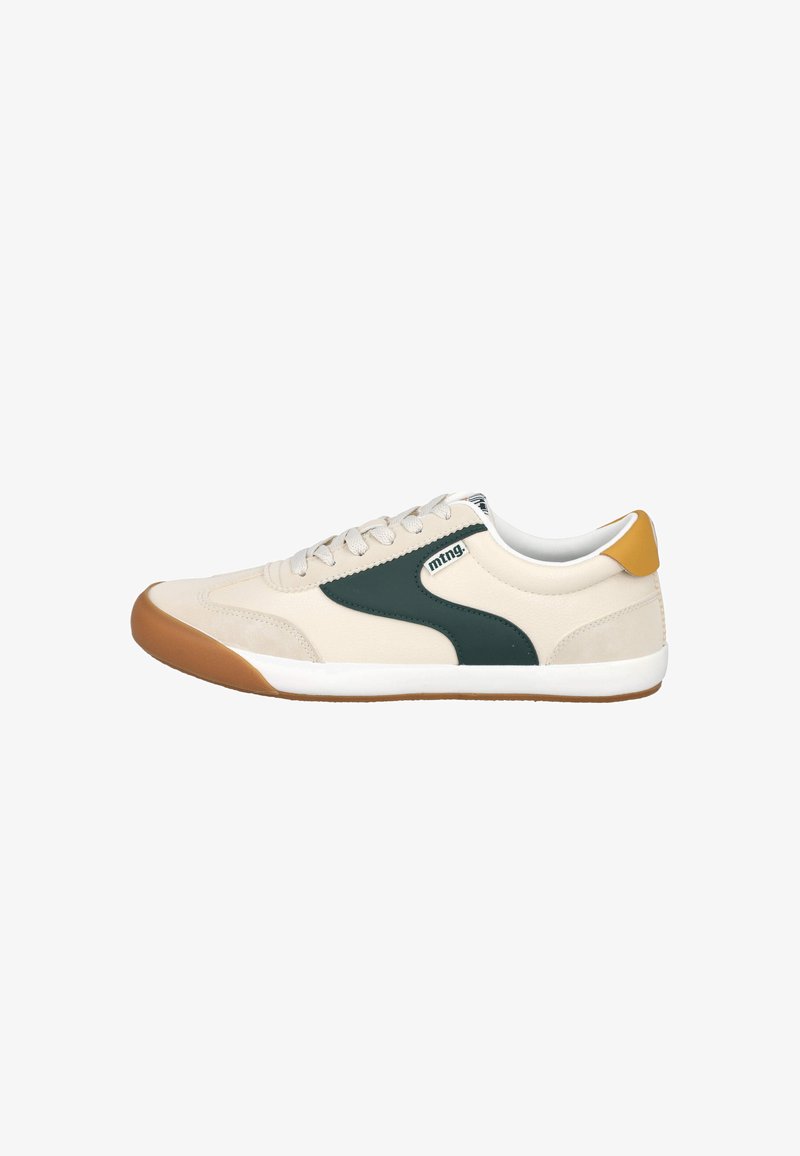 Zapatillas de cuero color beige con acentos en verde oscuro, suela blanca y suela de goma marrón. Cuentan con un diseño de cordones y una marca sutil en el lateral.
