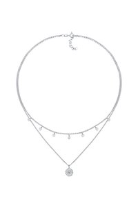 Gelaagde zilveren ketting met een delicate ketting, vijf kleine druppelaccenten en een ronde hanger met een textuurpatroon.