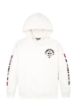 Biała bluza z kapturem z logo Tommy Hilfiger i napisem na piersi, z wzorem czerwonych, czarnych i białych flag biegnących wzdłuż obu rękawów.