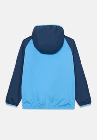 Veste légère à capuche avec un design bicolore en bleu ciel et marine, dotée de poignets élastiques et d'un ourlet froncé pour un ajustement confortable.