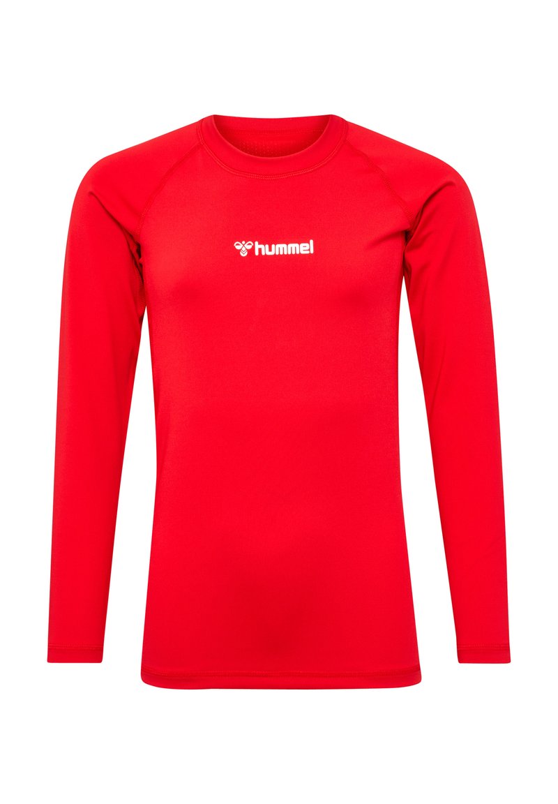 Rotes Sportoberteil mit langen Ärmeln und Rundhalsausschnitt, aus leichtem Stoff gefertigt, mit einem weißen "hummel"-Logo auf der Brust.