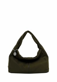 Borsa hobo verde oliva realizzata in tessuto morbido, con una forma a mezzaluna, design sformato e una catena con un'etichetta metallica circolare.