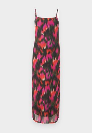 Robe longue sans manches avec fines bretelles, présentant un motif abstrait vibrant en rose, rouge, noir et vert.