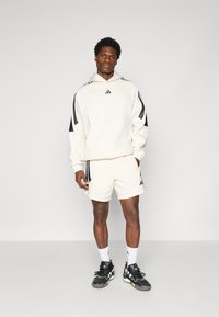 adidas Performance SHORT - Korte broeken - chalk white