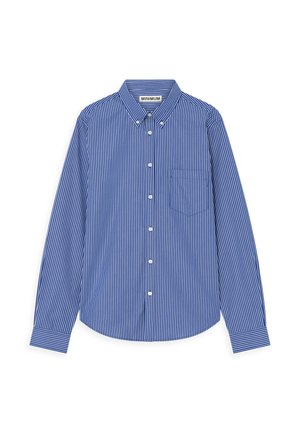 Blauw en witte gestreepte lange mouw shirt met een button-down kraag, een borstzak en knoopmanchetten. De stof lijkt glad en lichtgewicht.