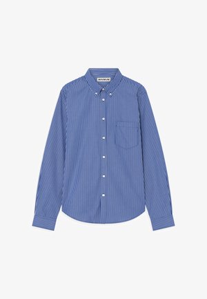 Blauw en witte gestreepte lange mouw shirt met een button-down kraag, een borstzak en knoopmanchetten. De stof lijkt glad en lichtgewicht.