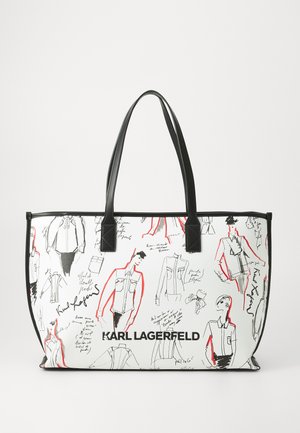 Torba na ramię wykonana z płótna, z czarnymi uchwytami, białym tłem i modowymi szkicami w czerni i czerwieni, z logo "KARL LAGERFELD".