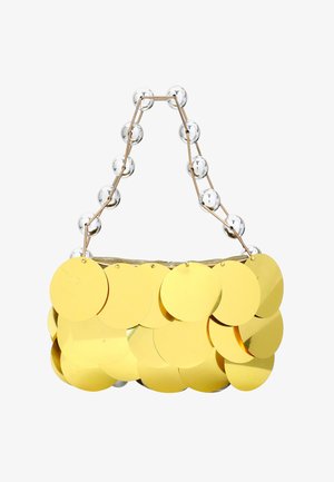 Gouden ronde pailletten bedekken een kleine handtas, met een zilveren bolvormige kraalhandvat en een gladde, gaasvoering.